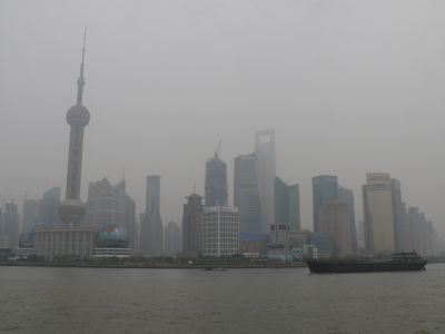 Pudong vu du Bund par mauvais temps