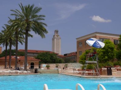 La piscine du campus.