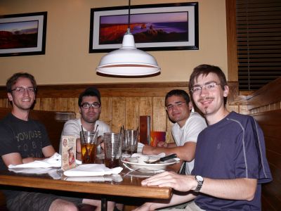 À l'Outback Steakhouse (Maxime, Thomas, Daniel et moi).