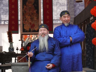 Chinois costumés dans le parc Ditan