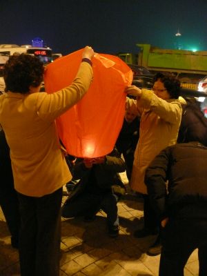 Envoi d'une lanterne-montgolfière