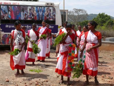 Danse des femmes du village d'Ekamba.